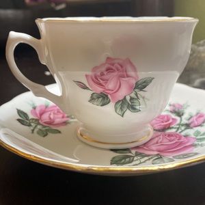 Royal Vale tea cup set